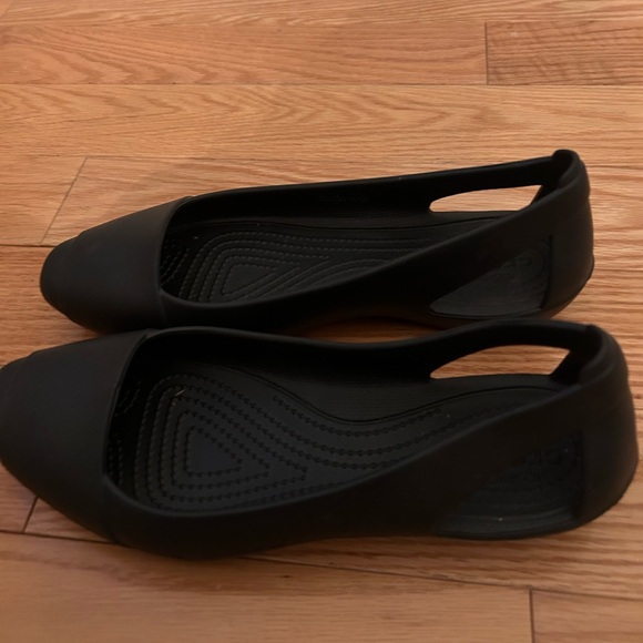 Gorgeous womens size 8 black croc flats perfect for work! Excellent like new - Picture 2 of 3